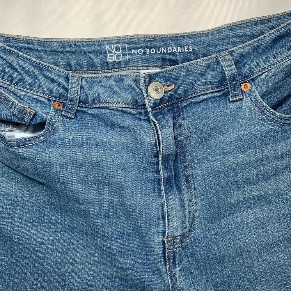 WOMENS NO BOUNDARIES STRAIGHT SLIM JEANS BLUE MED WASH STRETCHY SIZE 13‎ JUNIORS